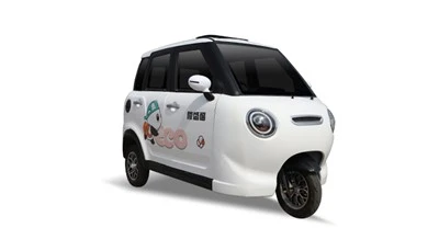 Vehicul electric cu patru roți complet închis